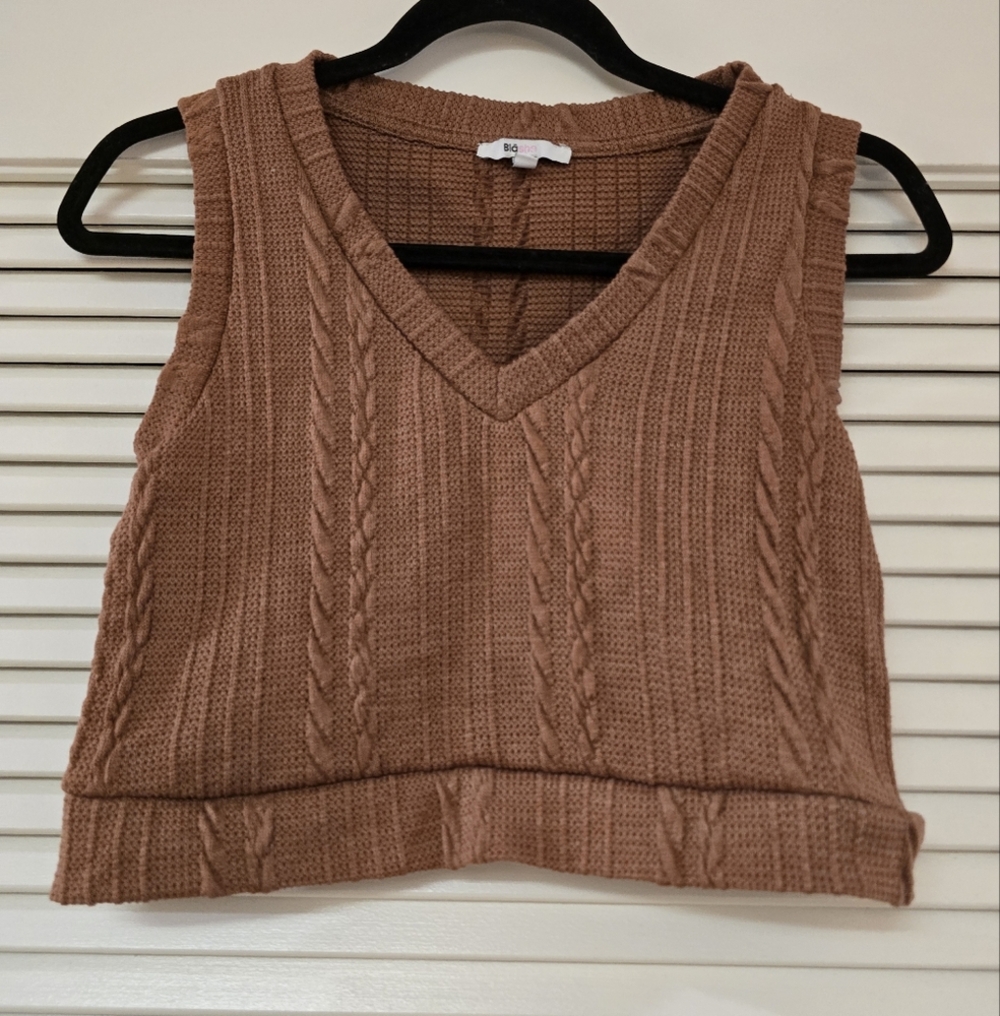 Blāshe - Brown Knit Sleeveless Sweater Vest